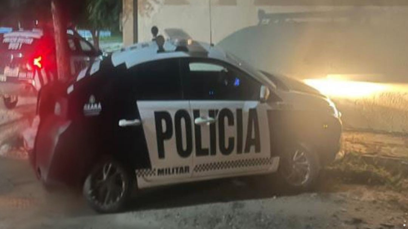 Perseguição policial termina em acidente com viatura no Centro de Quixadá