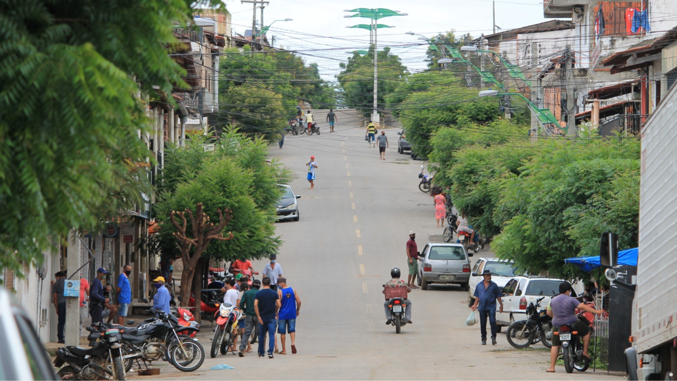 Prefeitura de Ibaretama antecipa 50% do 13º salário e injeta mais de R$ 3 milhões na economia local