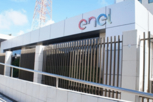 Aneel aponta falhas e trava renovação antecipada da Enel no Ceará