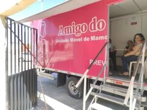 Secretaria de Saúde de Quixadá promove mamografias gratuitas com Caminhão Amigo do Peito