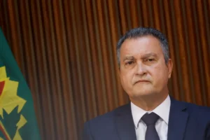 Ministro da Casa Civil minimiza impacto do tarifaço de Trump e prevê queda de preços no Brasil