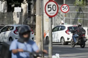 Governo avalia reduzir velocidades máximas em vias urbanas e rodovias