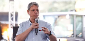 O Brasil, Tarcísio, não é uma empresa