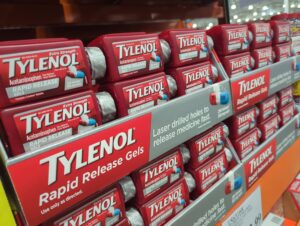 Sem apresentar provas, Trump associa autismo ao uso de Tylenol e vacinas