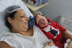 “Touca Maluca” leva cor e afeto aos recém-nascidos do Hospital Jesus Maria José em Quixadá