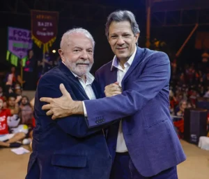 Lula e Haddad comemoram aprovação de isenção do IR na Câmara