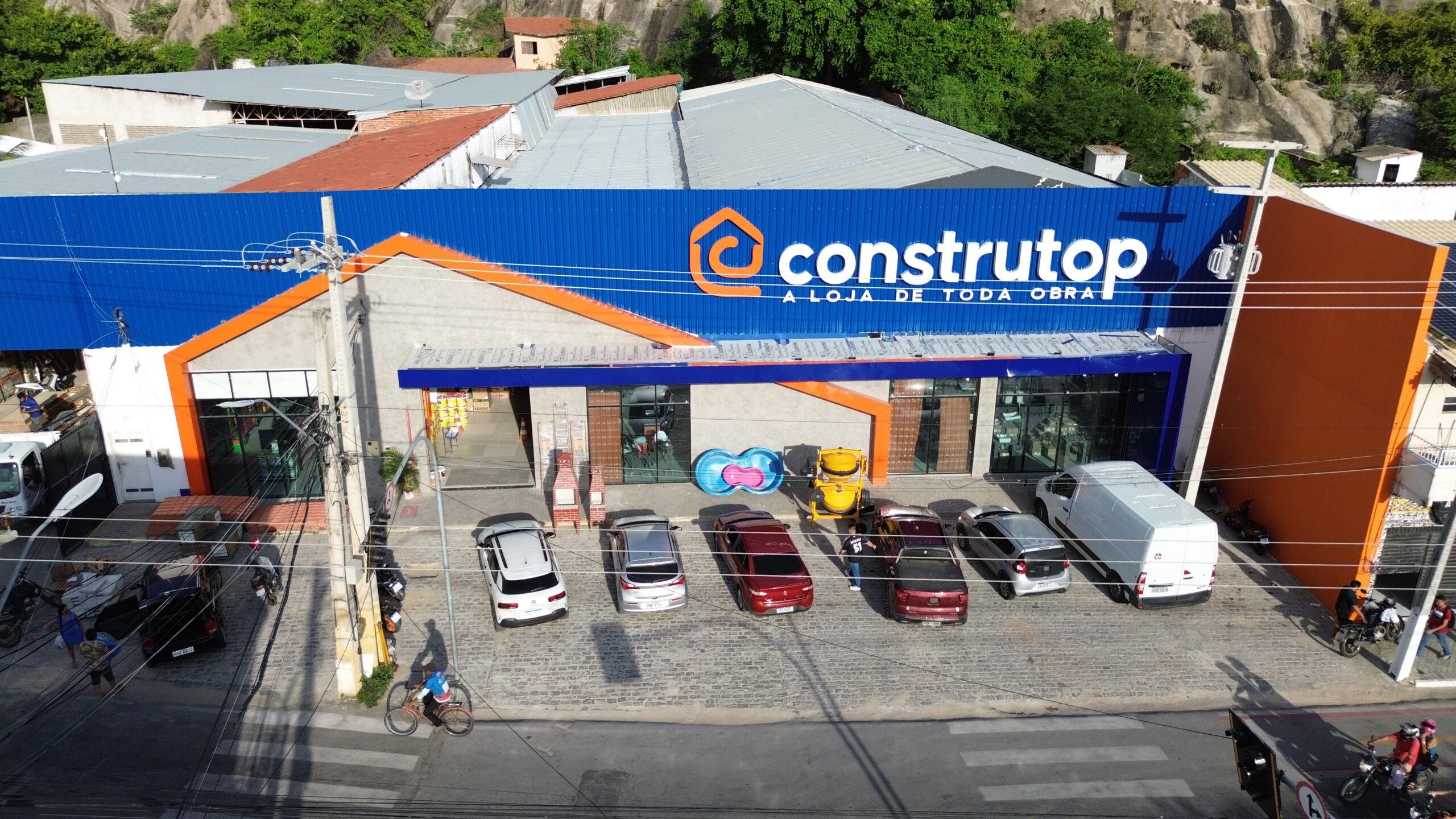 Construtop em Quixadá celebra 23 anos com campanha especial e farra de pisos e porcelanatos