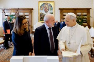 Papa Leão XIV diz a Lula que pretende visitar o Brasil