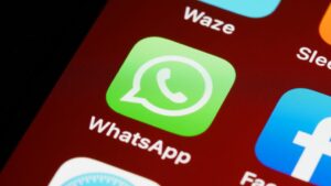 Novo vírus “caça” brasileiros para roubar dados bancários e se espalha pelo WhatsApp