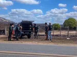 Três suspeitos são presos em operação conjunta após cerco policial em área de mata em Quixadá