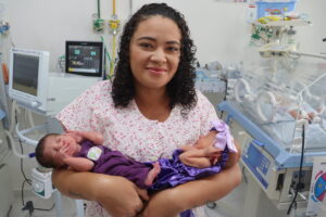 Ensaio fotográfico destaca histórias de superação de bebês prematuros no HMJMJ em Quixadá