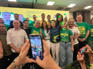 Michelle Bolsonaro critica aproximação do PL com Ciro Gomes durante visita ao Ceará e lança Eduardo Girão ao governo