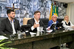 Câmara de Quixadá aprova reajustes e atualizações salariais do funcionalismo em sessão extraordinária