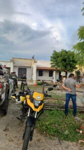 Mototaxista morre após sofrer mal súbito e colidir contra residência em Quixadá
