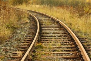 Justiça decreta prisão preventiva de três suspeitos de tentar furtar trilhos ferroviários em Quixeramobim