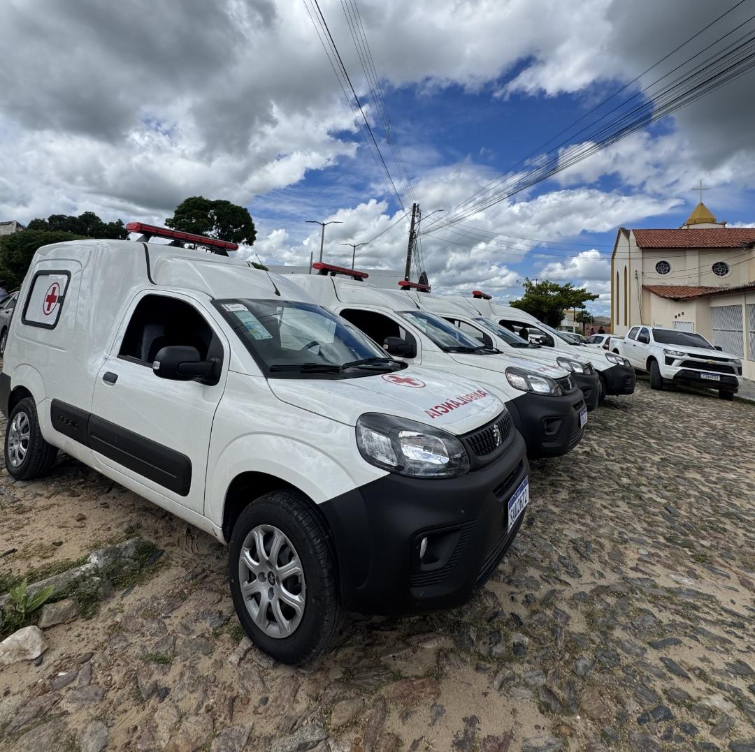 Banabuiú amplia frota da saúde com chegada de quatro novas ambulâncias