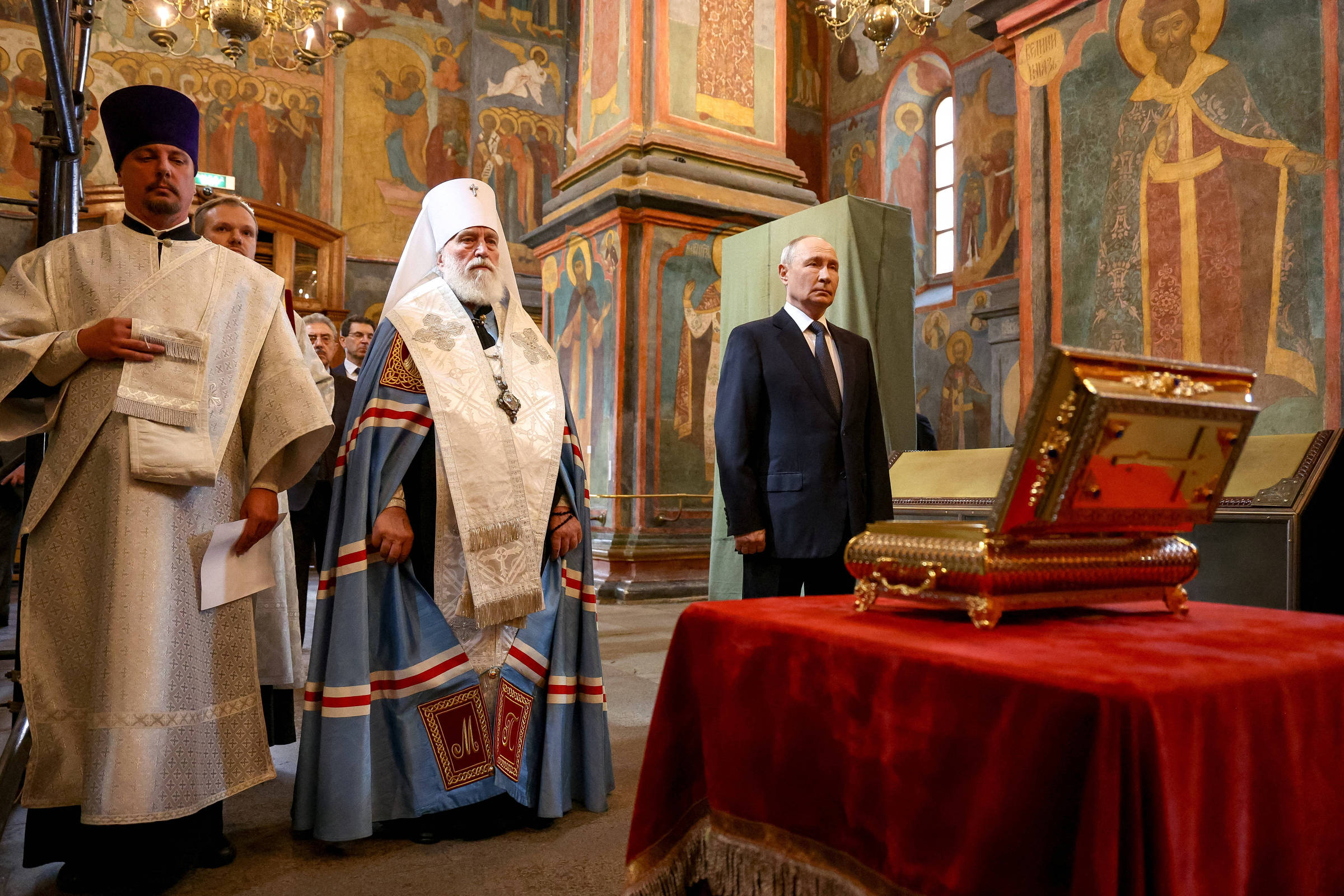 Igreja Ortodoxa Russa envia ossos de Santo do século 14 para a frente de batalha na Ucrânia