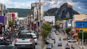 Quixadá ou Quixeramobim: qual município transformou melhor crescimento em qualidade de vida?