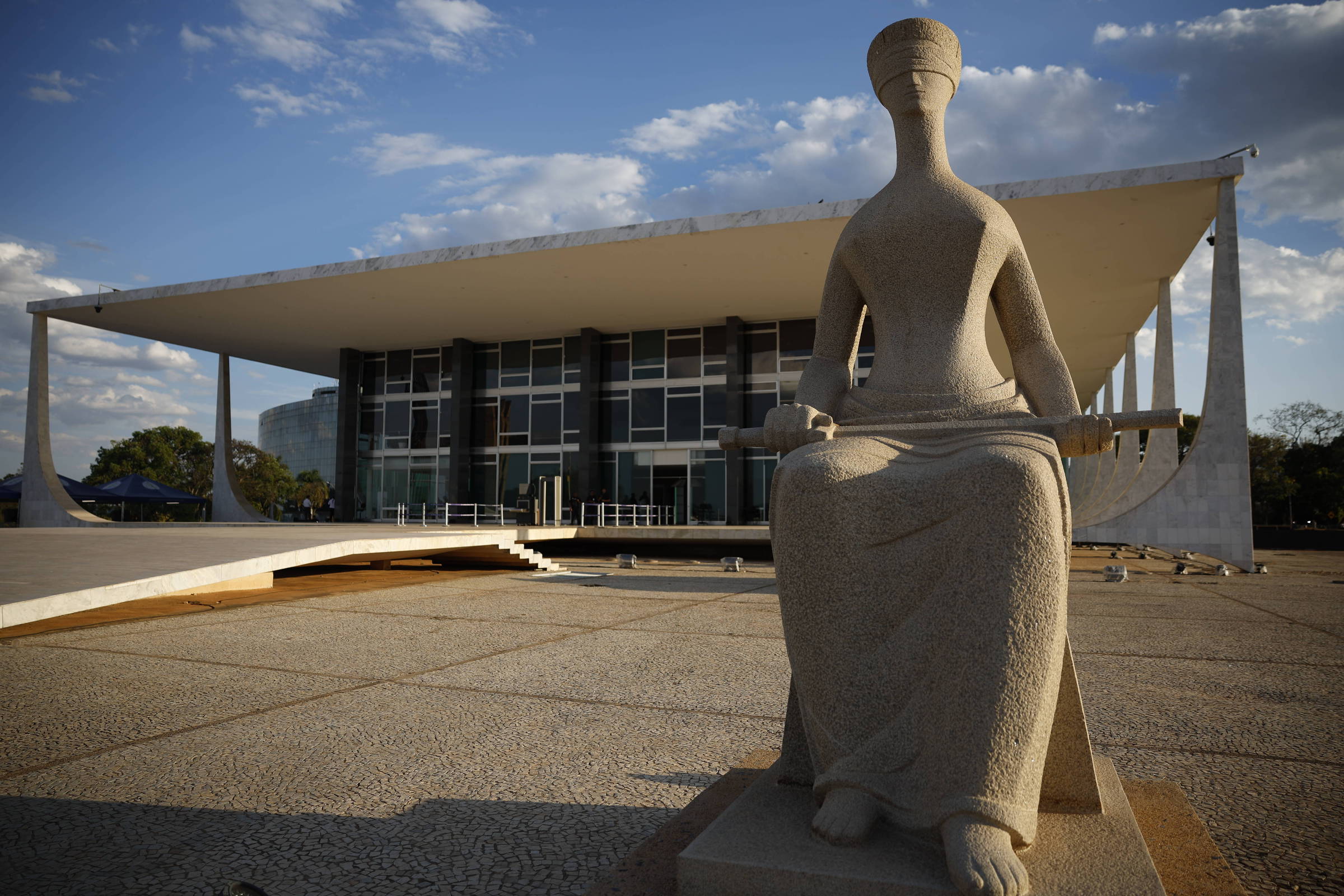 Bancada de Flávio no Senado já tem votos suficientes para esvaziar força do STF