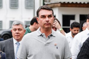 Flávio quer tirar universidades do MEC